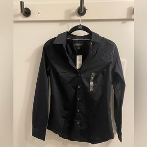 Unworn Banana Republic Women’s tailored fit long sleeve blouse